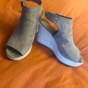 Universal Thread Grey Wedge Sandals